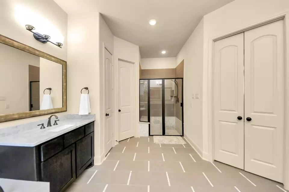 Bath - 1525 Noble Way Ct, League City, TX 77573 photo 4 of 6