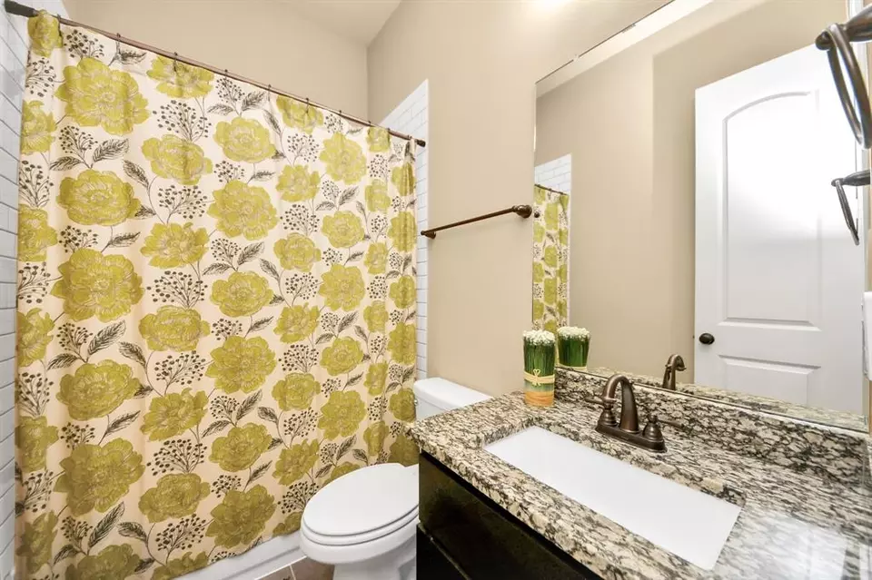 Bath - 1525 Noble Way Ct, League City, TX 77573 photo 1 of 6
