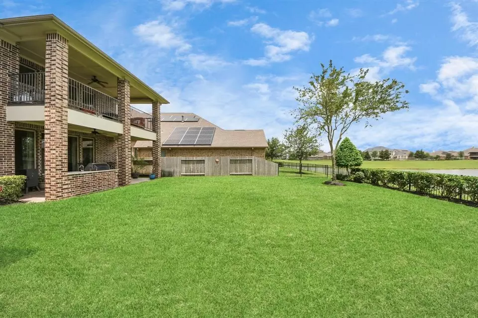 Exterior - 1525 Noble Way Ct, League City, TX 77573 photo 4 of 7