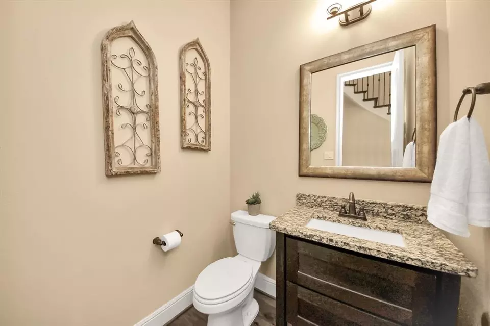 Bath - 1525 Noble Way Ct, League City, TX 77573 photo 2 of 6