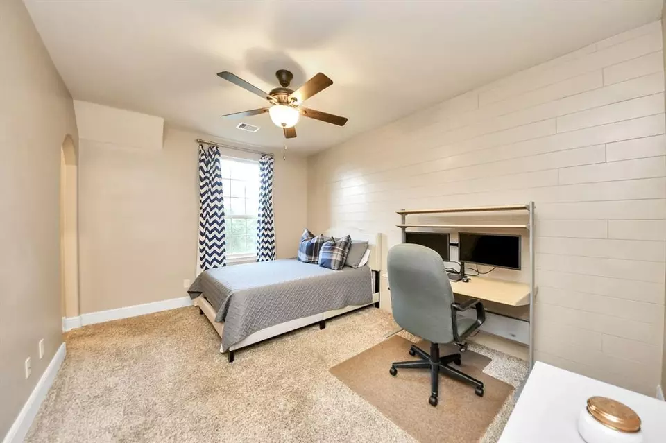 Bedroom - 1525 Noble Way Ct, League City, TX 77573 photo 3 of 5
