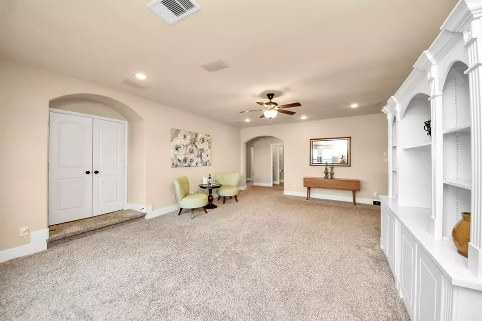 Living - 1525 Noble Way Ct, League City, TX 77573 photo 6 of 6