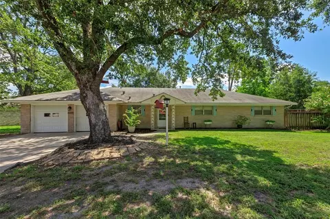 2002 Timberlane St, Conroe, TX 77301 photo 1
