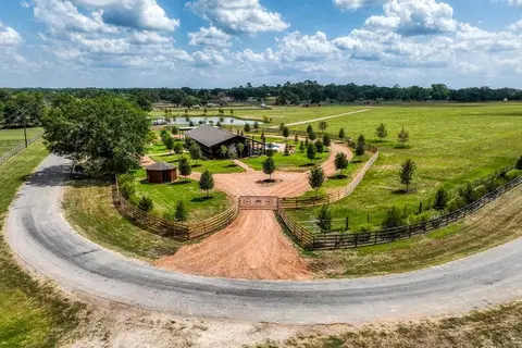 35418 Tompkins Rd, Hempstead, TX 77445