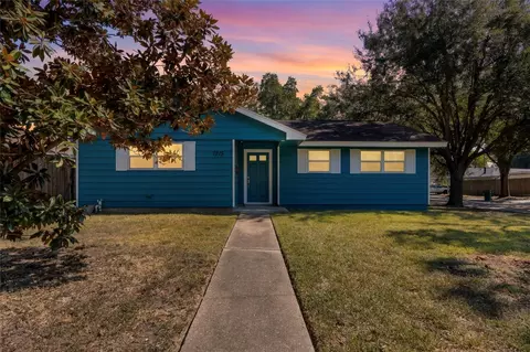 1215 Glenmore Dr, Pasadena, TX 77503