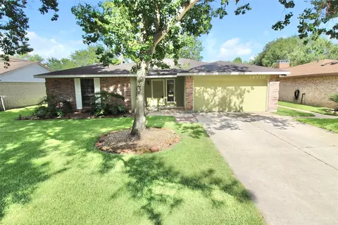 16710 Cobble Ridge Dr, Sugar Land, TX 77498
