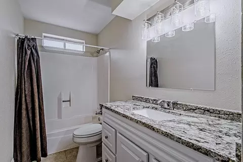 Bath - 17811 Hawk Haven Ln, Spring, TX 77379 photo 5 of 5