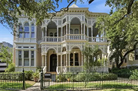 1826 Sealy St, Galveston, TX 77550