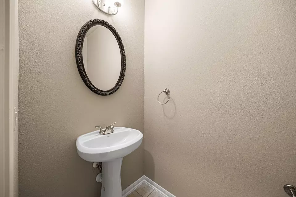 Bath - 15438 Hopkins Cedar Dr, Humble, TX 77346 photo 2 of 8