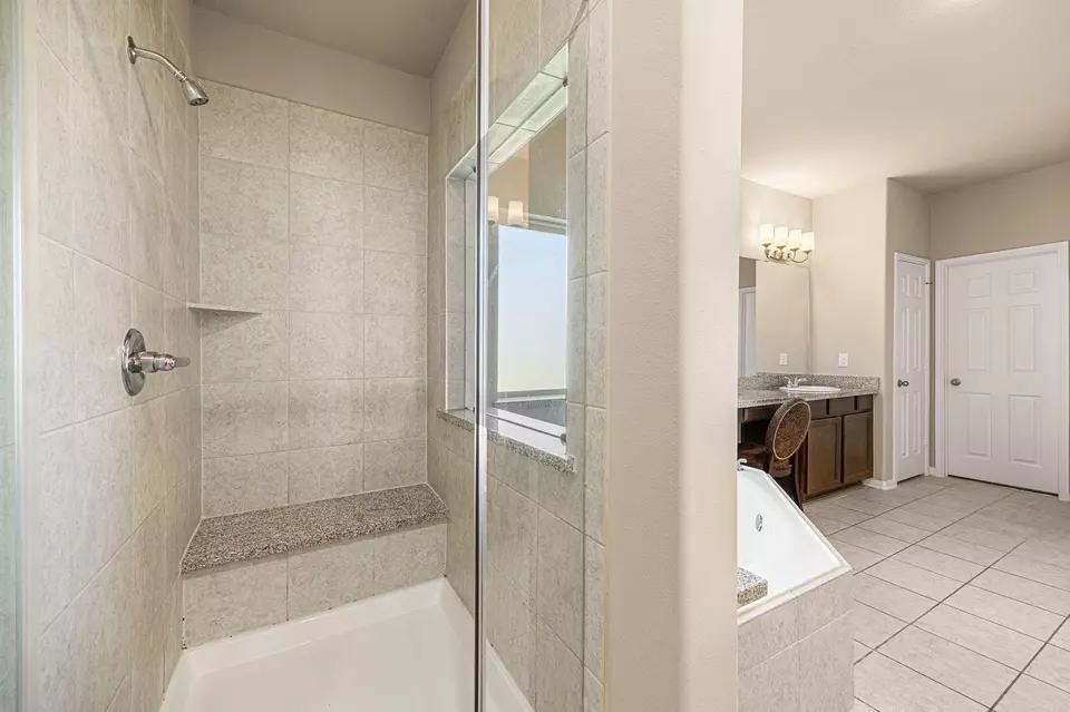 Bath - 15438 Hopkins Cedar Dr, Humble, TX 77346 photo 6 of 8