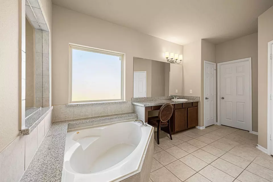Bath - 15438 Hopkins Cedar Dr, Humble, TX 77346 photo 5 of 8