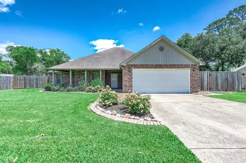 69 Briar Oak Ct, Alvin, TX 77511