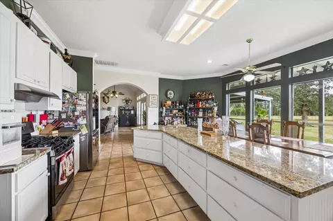 Kitchen - 25812 Kickapoo Rd, Hockley, TX 77447 photo 3 of 5