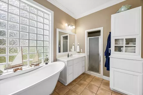 Bath - 25812 Kickapoo Rd, Hockley, TX 77447 photo 3 of 6
