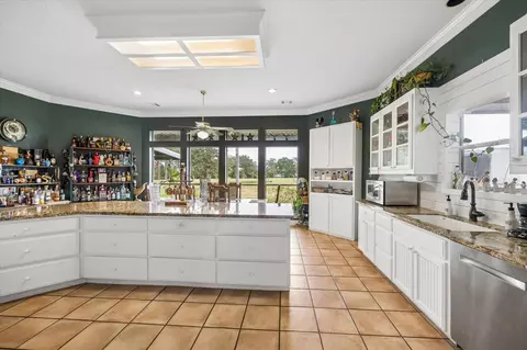 Kitchen - 25812 Kickapoo Rd, Hockley, TX 77447 photo 4 of 5