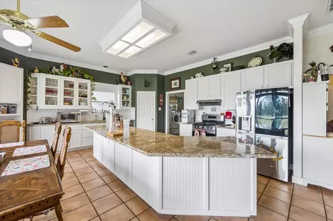 Kitchen - 25812 Kickapoo Rd, Hockley, TX 77447 photo 2 of 5