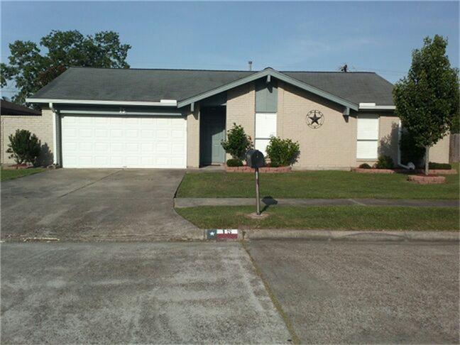 15 Wagonlane Loop, Angleton, TX 77515 photo 1