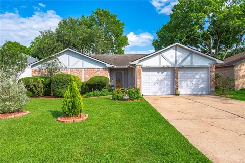 2907 Marlin Ct, League City, TX 77573