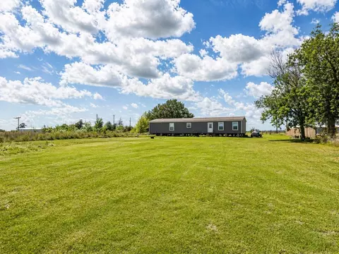 402 Lisa Mae Rd, Bellville, TX 77418