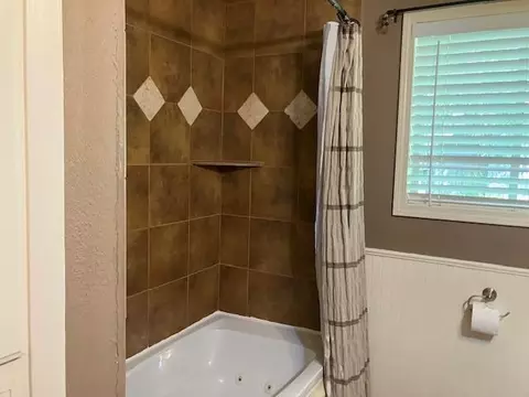 Bath - 407 Wilson Rd, Conroe, TX 77301 photo 3 of 3