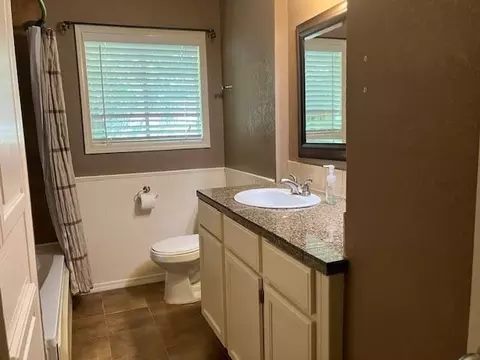 Bath - 407 Wilson Rd, Conroe, TX 77301 photo 2 of 3