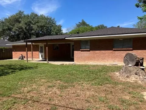 Exterior - 407 Wilson Rd, Conroe, TX 77301 photo 3 of 4