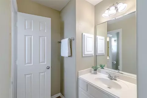 Bath - 17819 Gables Bend Dr, Tomball, TX 77377 photo 5 of 7