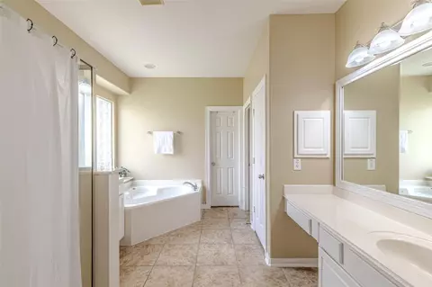 Bath - 17819 Gables Bend Dr, Tomball, TX 77377 photo 2 of 7