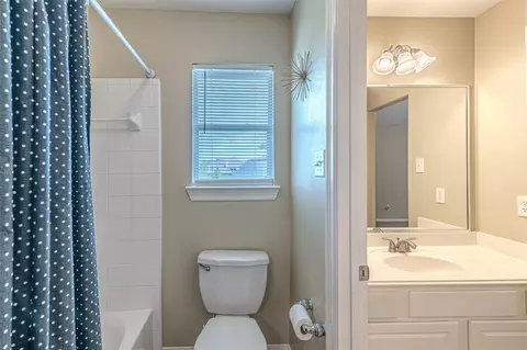 Bath - 17819 Gables Bend Dr, Tomball, TX 77377 photo 6 of 7