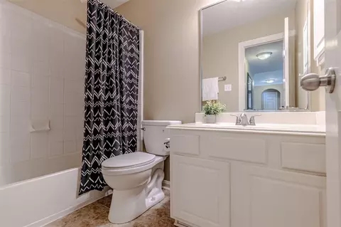 Bath - 17819 Gables Bend Dr, Tomball, TX 77377 photo 4 of 7