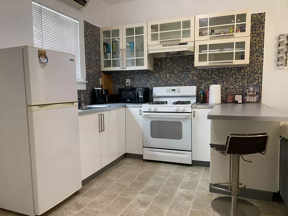 Kitchen - 1910 Blodgett St, Houston, TX 77004 photo 3 of 6