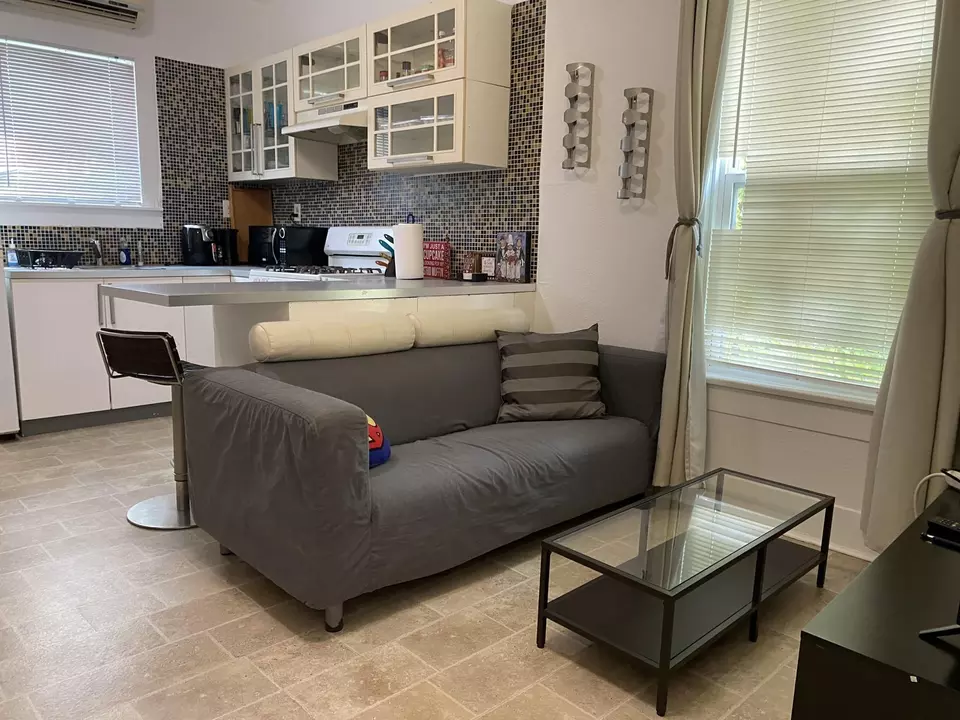 Living - 1910 Blodgett St, Houston, TX 77004 photo 3 of 7