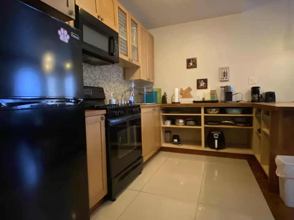 Kitchen - 1910 Blodgett St, Houston, TX 77004 photo 2 of 6