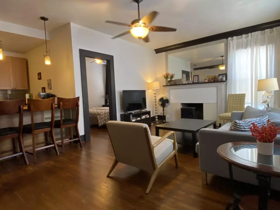 Living - 1910 Blodgett St, Houston, TX 77004 photo 2 of 7