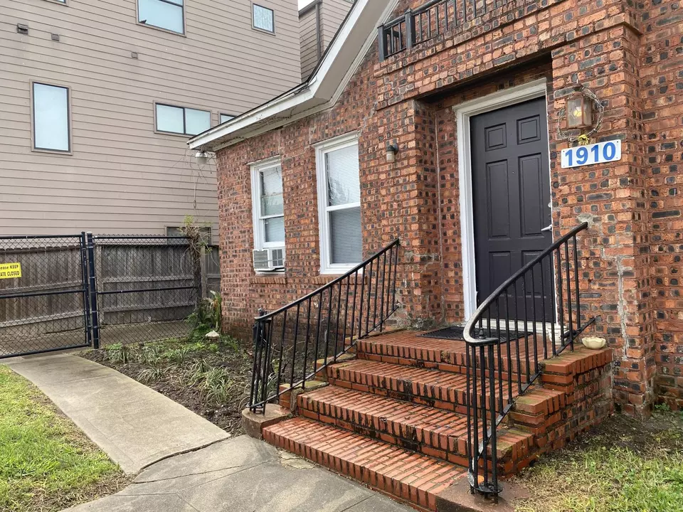 Exterior - 1910 Blodgett St, Houston, TX 77004 photo 1 of 5