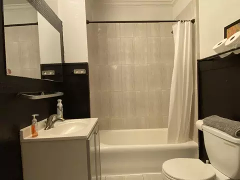 Bath - 1910 Blodgett St, Houston, TX 77004 photo 1 of 2