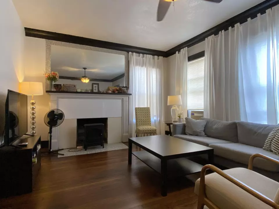 Living - 1910 Blodgett St, Houston, TX 77004 photo 1 of 7