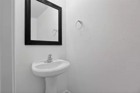 Bath - 1618 Grable Cove Ln, Spring, TX 77379 photo 1 of 5