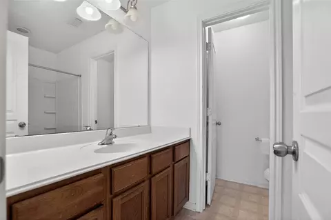 Bath - 1618 Grable Cove Ln, Spring, TX 77379 photo 2 of 5