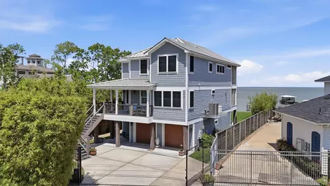 4019 Bayshore Dr, Bacliff, TX 77518