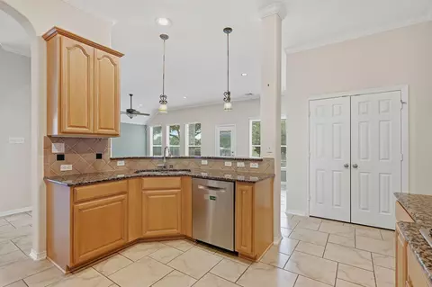 Kitchen - 1126 Chelshurst Way, Spring, TX 77379 photo 3 of 4