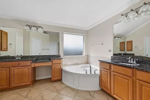 Bath - 1126 Chelshurst Way, Spring, TX 77379 photo 2 of 4