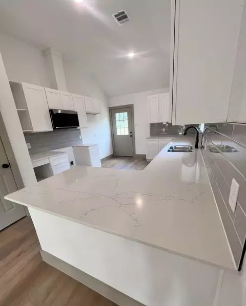 241 SE 19 Th St, Hempstead, TX 77445 photo 4