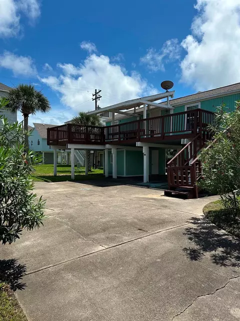 13723 San Domingo Dr, Galveston, TX 77554