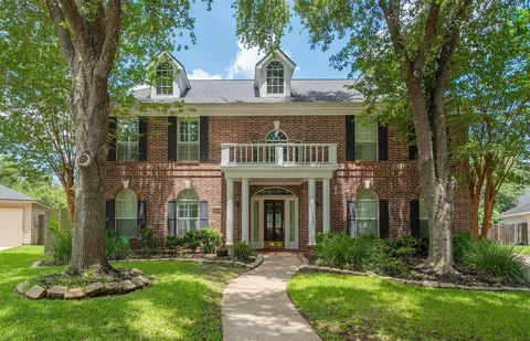 1303 Red Oak Ct, Sugar Land, TX 77479