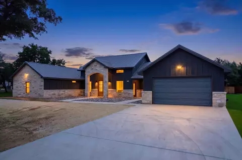 1463 Mountain Valley Dr, Concan, TX 78838