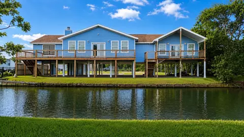 1615 Railroad Ave, San Leon, TX 77539