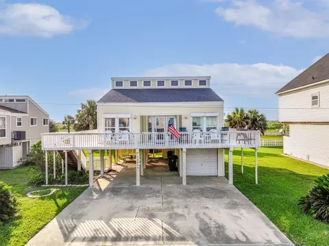 12600 W Ventura Dr, Galveston, TX 77554