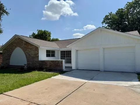 501 Valley Brook Dr, La Porte, TX 77571