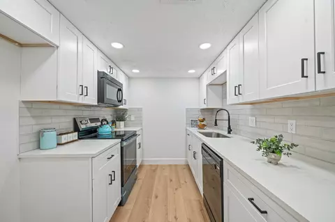 8726 Wilcrest Dr #8726, Houston, TX 77099